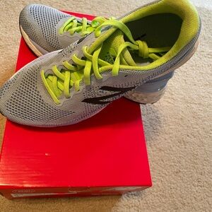 Women’s New Balance 880